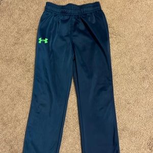Boys size 6 Navy blue Under Armour bottom.